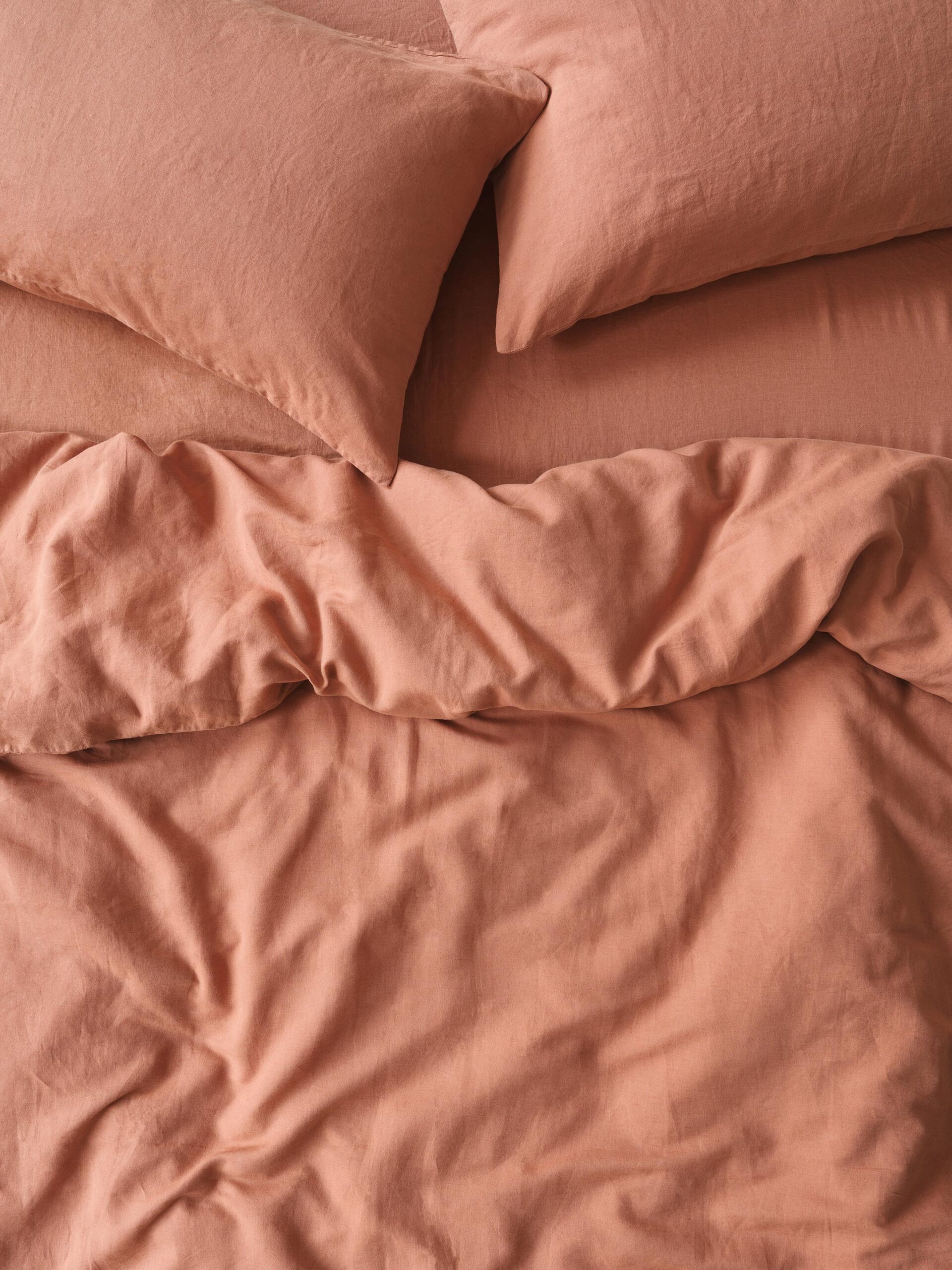 100_-LINEN-PLAIN-WARM-CLAY-OVERHEAD-LIFESTYLE-14.48.06_copy