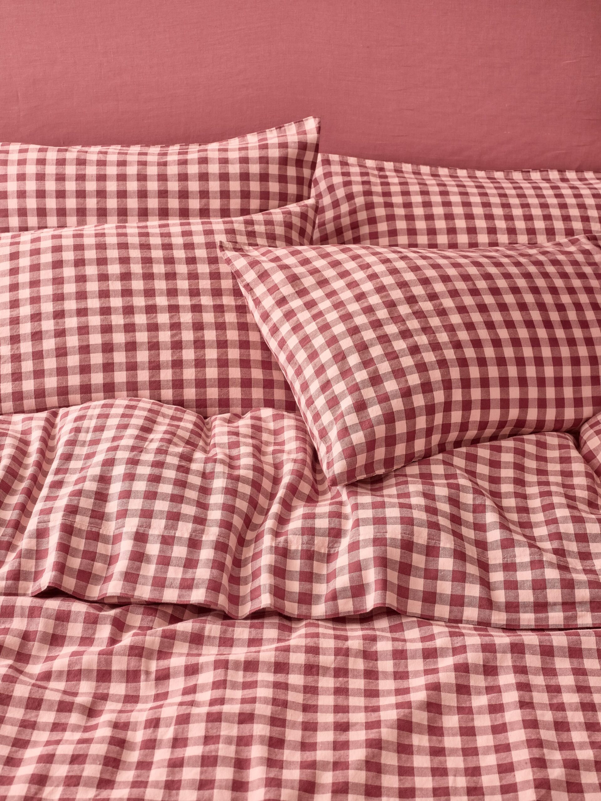 Rhubarb_Rose_Pembroke_Gingham_Linen_Blend_Pillowcases_Pair_1